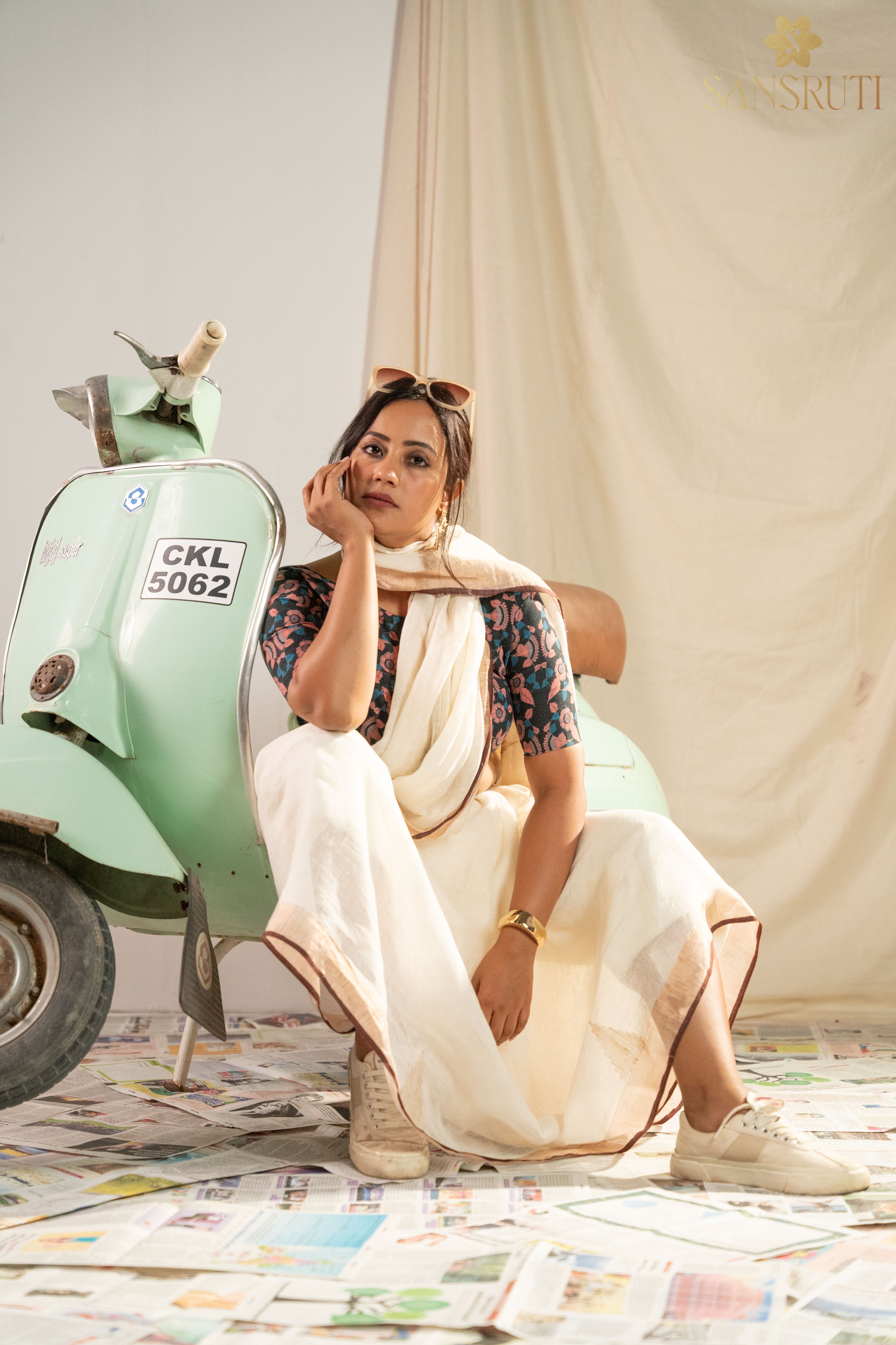 Ghicha Elegance Off-White Linen Saree